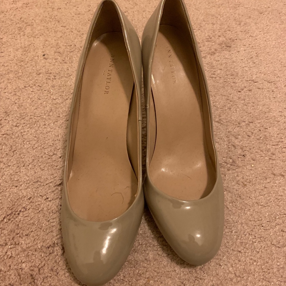 Ann Taylor Sleek Pump